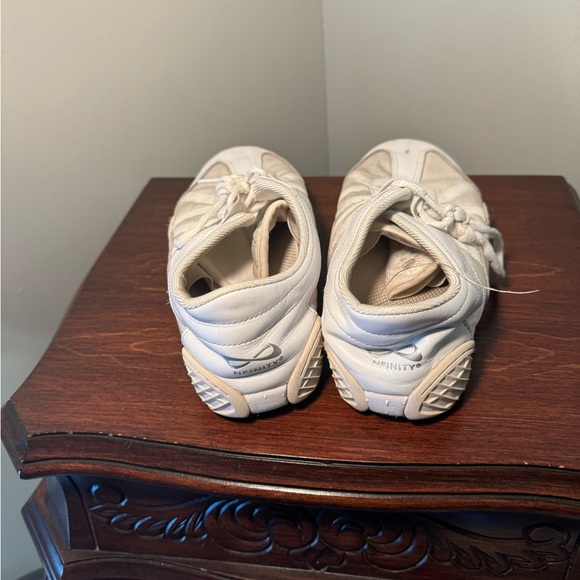 Nfinity cheer shoes with bag 9.5 - Picture 6 of 9